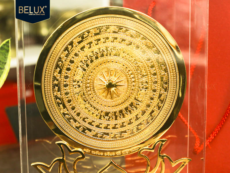 Lô Biểu trưng mặt trống hoa sen Bộ Tư Lệnh Quân Khu 5 cao 25cm bằng đồng mạ vàng 24k thiết kế theo yêu cầu